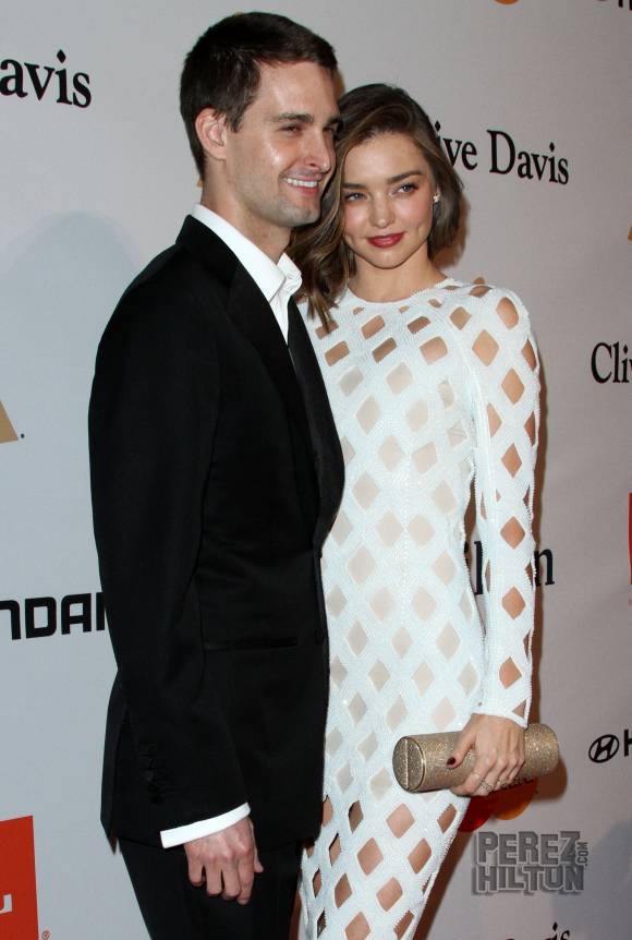 Miranda Kerr kết hôn với tỷ phú kém 7 tuổi - 4
Evan Spiegel, 27 tuổi là tỷ phú công nghệ người Mỹ. Anh sở hữu khối tài sản lên tới hơn 4 tỷ đô la và chưa từng kết hôn