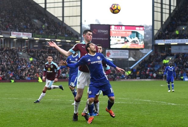 Michael Keane rực sáng trong trận gặp Chelsea
