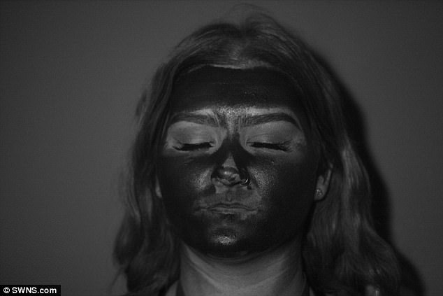 Nghiên cứu cho thấy chúng ta thường bỏ qua vùng mắt khi thoa kem chống nắng