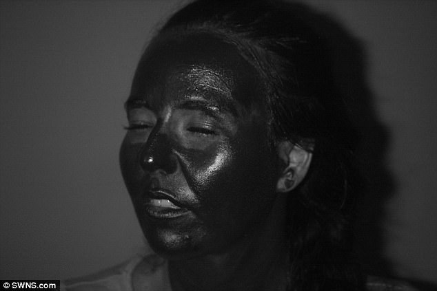 Các nhà nghiên cứu đã đề nghị các tình nguyện viên tự thoa kem chống nắng mà không có bất kỳ sự hướng dẫn nào