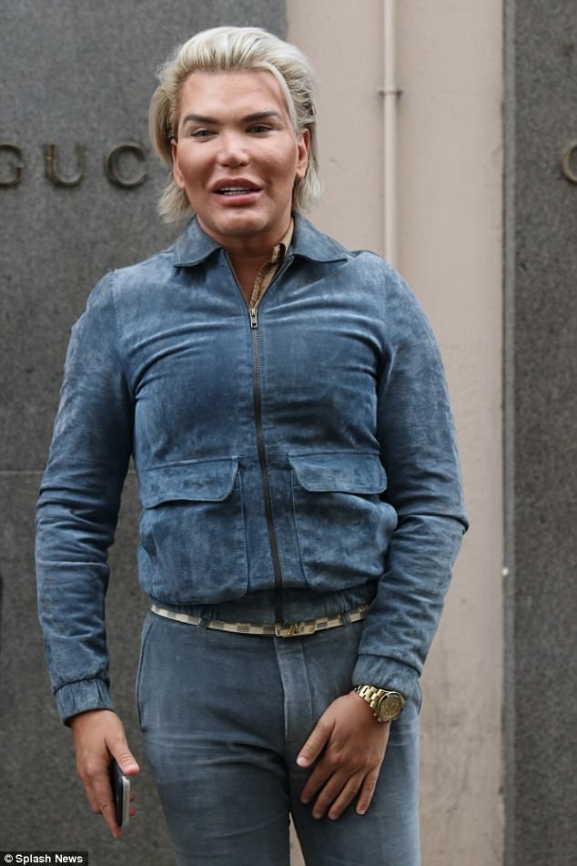 "Búp bê Ken" Rodrigo Alves cân nhắc việc chuyển giới - 1
Rodrigo Alves trả lời phỏng vấn ngày 19/9 và gây sốc khi tuyên bố: Có thể khi lớn tuổi tôi sẽ phẫu thuật chuyển giới và trở thành búp bê.