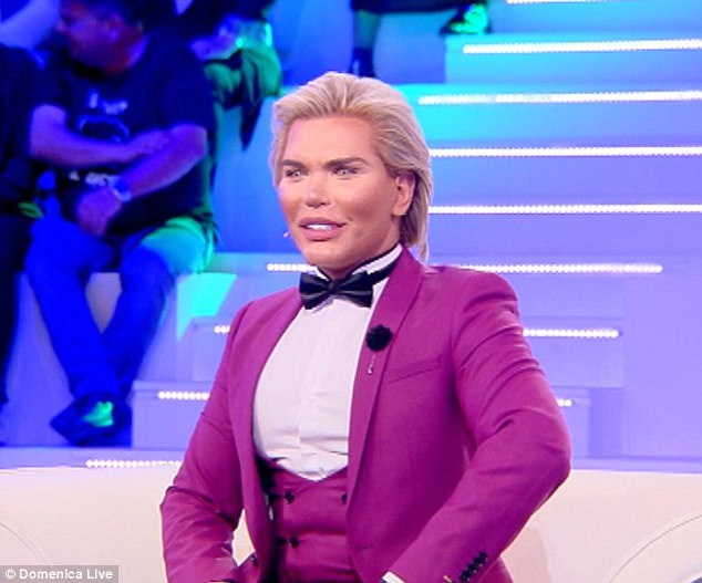 "Búp bê Ken" Rodrigo Alves cân nhắc việc chuyển giới - 5
Rodrigo nói thêm, để duy trì hình ảnh búp bê Ken không bao giờ là điều đơn giản, toàn bộ cơ thể anh cần được chăm sóc, bảo trì, bảo dưỡng liên tục!