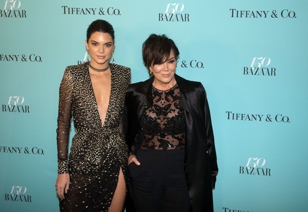 Chọn váy không khéo, Kendall Jenner già đi hàng chục tuổi - 6
Kendall Jenner là 1 trong 10 siêu mẫu có thu nhập cao nhất thế giới năm 2016 vừa qua