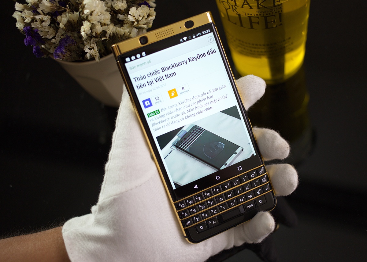 Ngắm phiên bản Blackberry KeyOne mạ vàng 24K đầu tiên tại Việt Nam - 1 Ngắm phiên bản Blackberry KeyOne mạ vàng 24K đầu tiên tại Việt Nam - 1