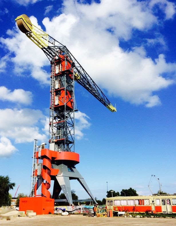 Khách sạn độc đáo “sang chảnh” được xây trong một chiếc cần cẩu - 1 Độc lạ khách sạn nằm trong một chiếc cần cẩu