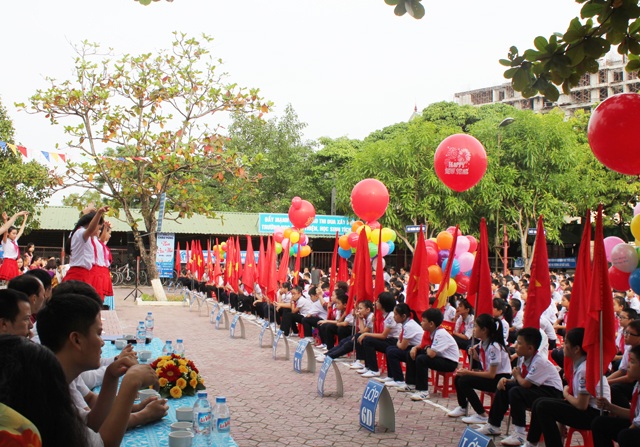 Nghệ An: Hát quốc ca, không được mở đĩa thu sẵn trong lễ khai giảng - 1 Theo hướng dẫn của Sở GD&ĐT Nghệ An, các trường không báo cáo thành tích trong buổi lễ khai giảng
