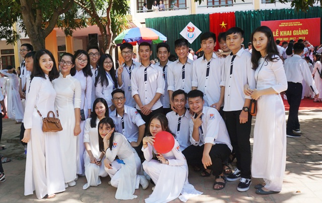 Bâng khuâng khai giảng cuối cùng trong đời học sinh - 2 Lễ khai giảng cuối cùng là những bâng khuâng trước cánh cửa cuộc đời sắp mở ra