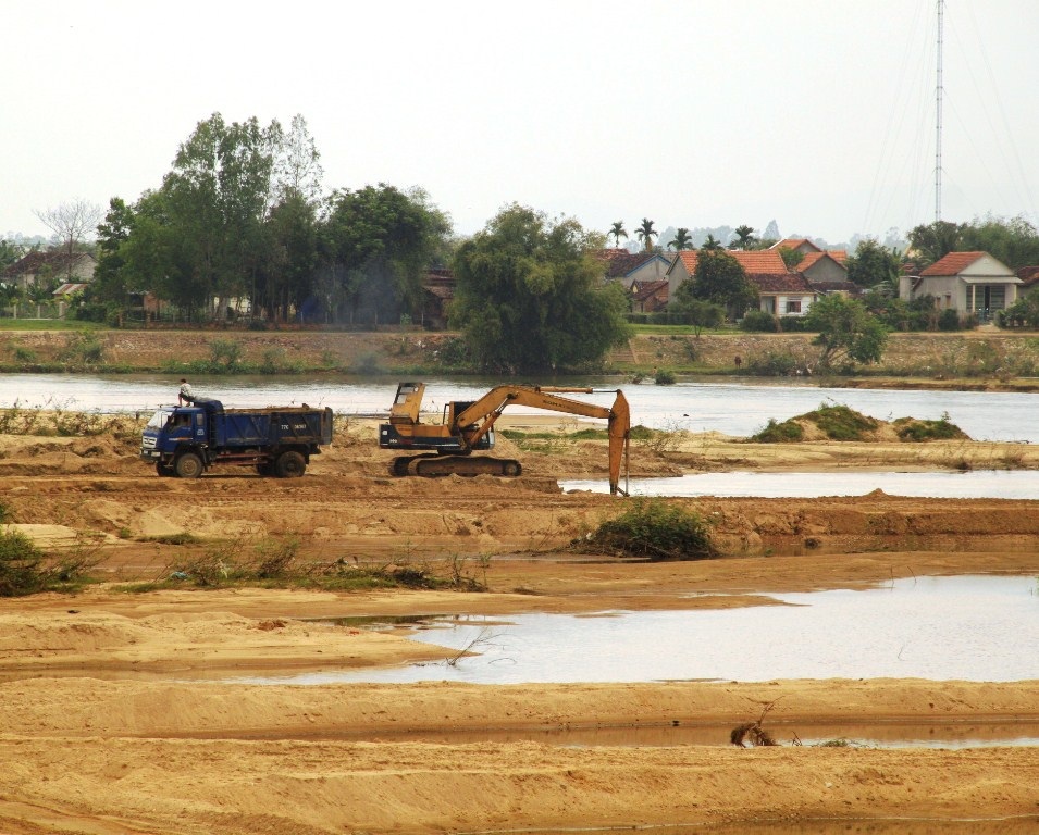 Bình Định: Dân tố doanh nghiệp khai thác vô tội vạ, ảnh hưởng đến đời sống - 5 Bình Định: Dân tố doanh nghiệp khai thác vô tội vạ, ảnh hưởng đến đời sống - 5