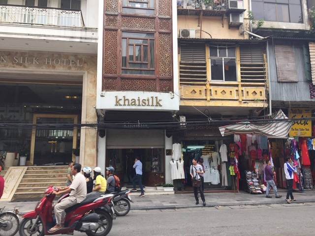 Cửa hàng Khaisilk tại 113 Hàng Gai bị đóng cửa sau sự cố