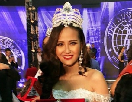 Khánh Ngân xuất sắc đăng quang Hoa hậu Hoàn cầu - Miss Globe 2017 - 7 Cuộc thi kết thúc vào 6h sáng (Giờ Việt Nam) và đại diện Việt Nam - Đỗ Trần Khánh Ngân xuất sắc đăng quang ngôi vị Hoa hậu Hoàn cầu 2017. Kết quả trên hoàn toàn xứng đáng với những nỗ lực mà cô nàng đã bỏ ra trong suốt 7 tháng vừa qua