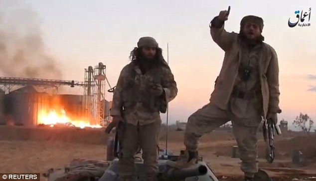 IS nhốt 12 dân thường Iraq vào lồng trước khi thiêu sống - 1 IS nhốt 12 dân thường Iraq trước khi thiêu sống (Ảnh: Reuters)