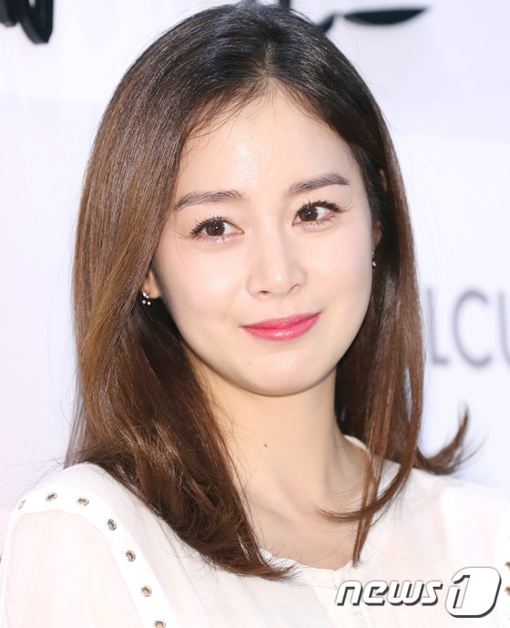 Kim Tae Hee xuất hiện tươi trẻ sau xác nhận mang bầu - 9 
Sau đám cưới bí mật, Kim Tae Hee hầu như không tham gia các sự kiện của làng giải trí bởi ưu tiên hàng đầu của cô là sinh con trong năm nay.