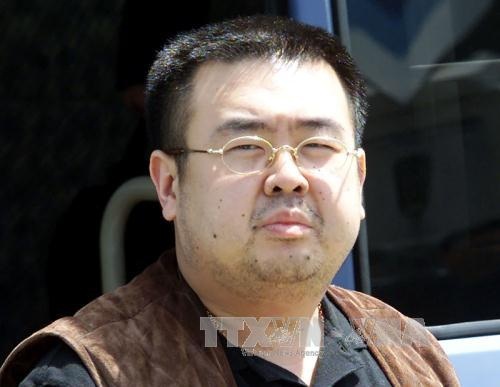 Malaysia đề nghị Interpol truy tìm 4 nghi phạm sát hại 'Kim Jong-nam' - 1
Nạn nhân Kim Jong-nam bắt xe buýt tới sân bay Narita, gần Tokyo ngày 4/5/2001. Ảnh: AFP/TTXVN
