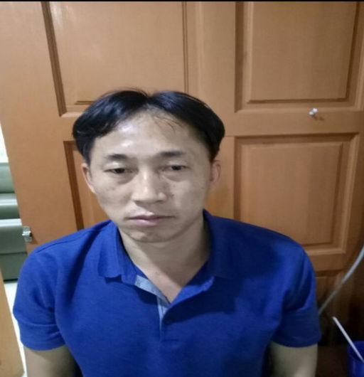 Cái chết nhiều uẩn khúc của ông Kim Jong-nam tại Malaysia - 13
Theo giới chức Malaysia, nghi phạm Ri Jong Chol đã sống tại nước này trong hơn 3 năm (Ảnh: Reuters/Cảnh sát Malaysia)