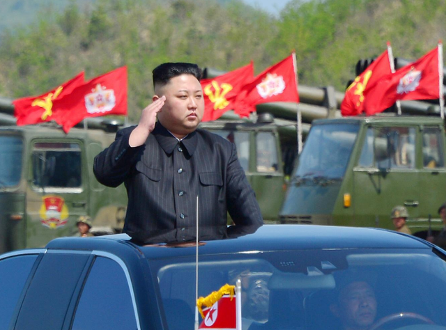 Vì sao Triều Tiên chần chừ thử hạt nhân lần 6? - 1
Nhà lãnh đạo Triều Tiên Kim Jong-un thị sát cuộc tập trận quy mô lớn vào ngày 25/4, đúng dịp kỷ niệm 85 năm ngày thành lập quân đội Triều Tiên. (Ảnh: Reuters)