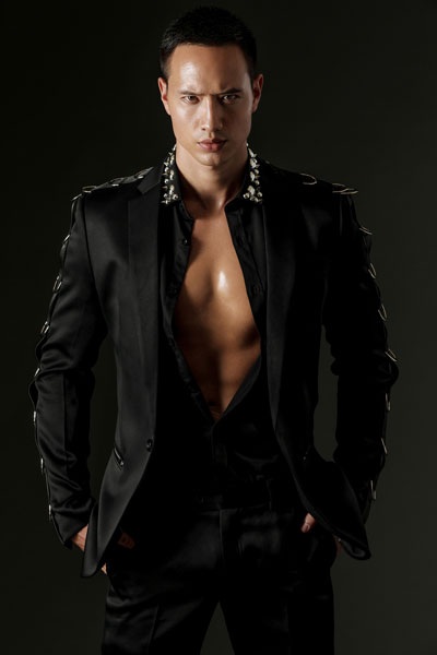 Kim Lý “hy sinh” mái tóc dài, "lột xác" đầy bụi bặm và cá tính - 1