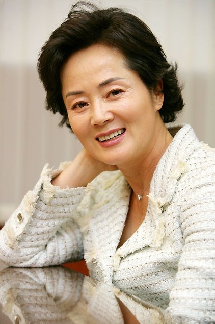 Ngôi sao kỳ cựu xứ Hàn qua đời vì ung thư - 3
Sự ra đi của ngôi sao kỳ cựu Kim Young Ae khiến người hâm mộ điện ảnh xứ Hàn và các đồng nghiệp tiếc nuối.