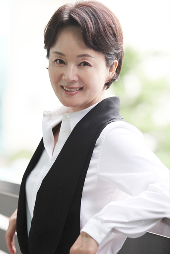 Ngôi sao kỳ cựu xứ Hàn qua đời vì ung thư - 2
Bà Kim Young Ae đã có 43 năm cống hiến hết mình cho điện ảnh xứ Hàn.