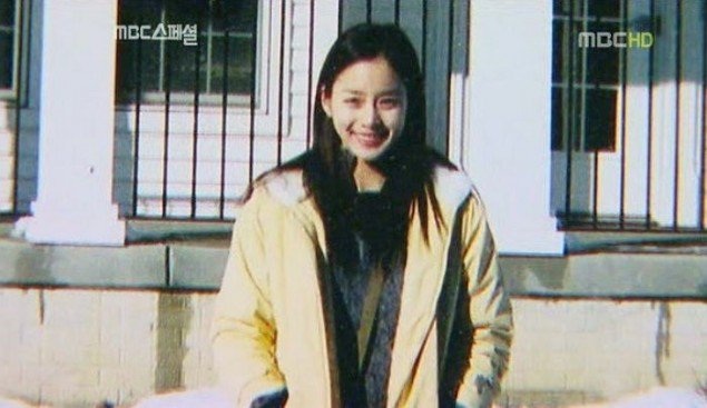 Ngày mai, Bi (Rain) và Kim Tae Hee sẽ tổ chức đám cưới - 3
Hình ảnh từ thời đi học của Kim Tae Hee bất ngờ được cư dân mạng tìm kiếm sau khi hay tin cô sắp lên xe hoa với Bi (Rain).
