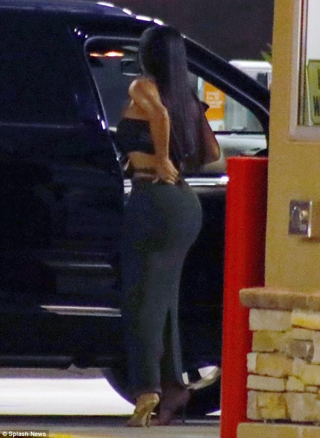 
Người phụ nữ bí mật mang thai cho vợ chồng cô Kim có bầu đã được 3 tháng.
