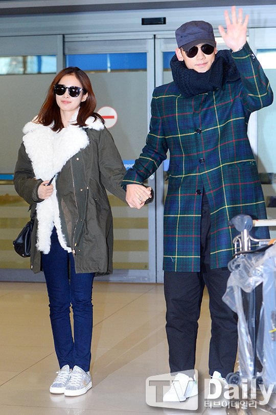Kim Tae Hee được Bi (Rain) cầu hôn như thế nào? - 2
Nữ diễn viên nổi tiếng đang hạnh phúc bên chồng sau tuần trăng mật tại Bali, Indonesia.