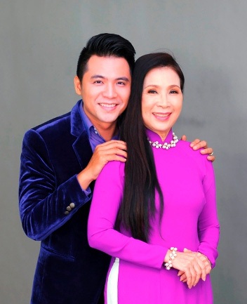 NSƯT Kim Xuân chia sẻ về chuyện “mẹ chồng - nàng dâu” - 2 Nghệ sĩ Kim Xuân và con trai Huy Luân