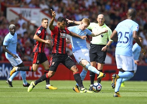 Bournemouth 1-2 Man City: Chiến thắng ở phút bù giờ - 6
Man City (áo xanh) có số đường chuyền vượt trội so với đội chủ nhà Bournemouth (áo sọc đẻ đen)