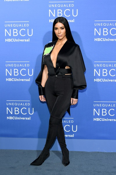 Kim Kardashian mặc gợi cảm đi tập thể dục - 7
Sức khỏe không cho phép nên Kim Kardashian không dám nag thai thêm lần nữa - tuy nhiên cô và chồng đều rất muốn có thêm con nên họ đang tìm người mang thai hộ