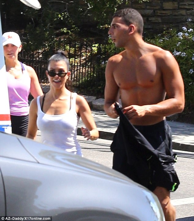 
Cặp đôi công khai quan hệ từ tháng 5 vừa rồi và đã có 3 tháng ngọt ngào bên nhau.
