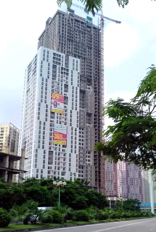Sau 2 tháng tung ra chính sách bán hàng “khủng”, HPC Landmark 105 bây giờ ra sao? - 1 Dự án HPC Landmark 105 đang sơn lót mặt ngoài và sẽ bàn giao vào đầu quý I/2018