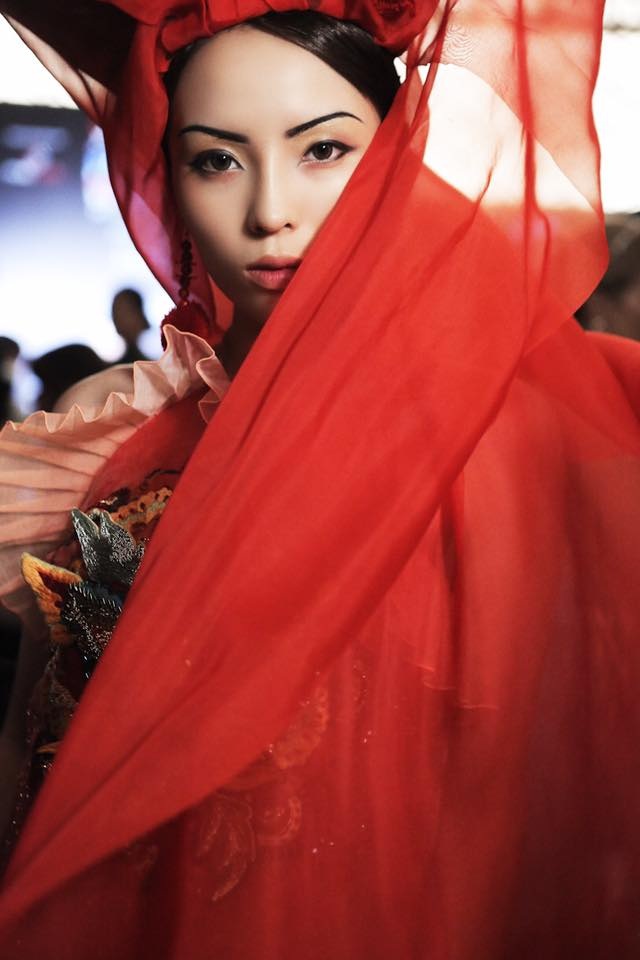 Hoa hậu Kỳ Duyên – từ giản dị đến lộng lẫy trên sàn catwalk - 5 Phần makeup cũng được thực hiện khá chỉn chu với sự lộng lẫy lẫn nét mềm mại, nữ tính