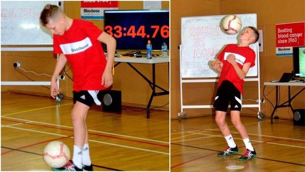 Cậu bé 13 tuổi lập kỷ lục thế giới về khả năng tâng bóng - 1 Cậu bé Boyd tập trung cao độ trong màn diễn để lập kỷ lục thế giới của mình