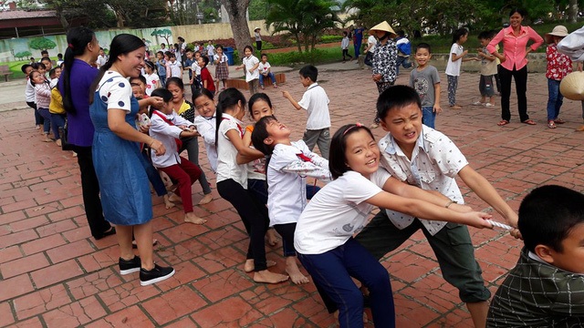 Cần thống nhất cách dạy giáo dục kĩ năng sống - 1
Các trường học hiện nay “tự bơi” trong môn học kỹ năng sống
