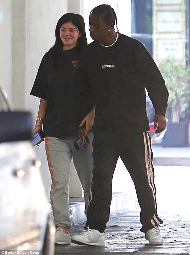 Kylie Jenner quá khác lạ khi không trang điểm - 3
Người đẹp chưa đầy 20 tuổi là sao cực hot trên mạng xã hội hiện nay với gần 100 triệu lượt theo dõi trên trang cá nhân Instagram