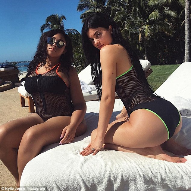 Kylie Jenner và bạn trai gốc Việt thắm thiết trong kỳ nghỉ ở Mexico - 12
Sau kỳ nghỉ tại Mexico cùng bạn trai, Kylie hiện đã trở về nhà và chuẩn bị một năm bận rộn. Những hình ảnh của Kylie trong kỳ nghỉ tại Mexico được cô chia sẻ trên mạng xã hội.