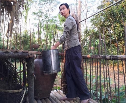 Lã Thanh Huyền: Từ “người đẹp” mất thăng bằng đến diễn viên đắt “sô” - 3 Lã Thanh Huyền trong vai Mây của Người trở về.