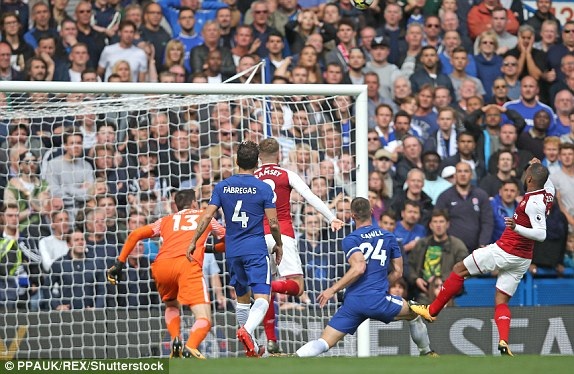 Chelsea 0-0 Arsenal: Chia điểm nhạt nhòa - 5
Pha dứt điểm hỏng vô duyên của Lacazette
