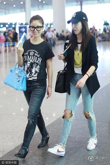 41 tuổi, Lâm Tâm Như trẻ đẹp đáng ngưỡng mộ - 6
Lâm Tâm Như đã quay lại phòng tập ngay sau khi sinh con không lâu. Cô cũng tích cực nuôi con bằng sữa mẹ. Trong suốt thai kỳ, người đẹp cũng không tăng cân quá nhiều. Chính vì vậy, cô nhanh chóng lấy lại dáng vóc sau khi sinh.