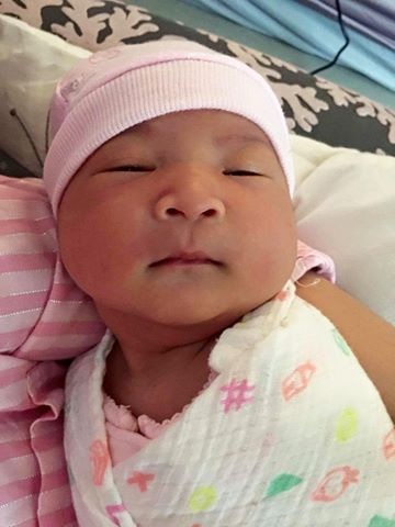 Lộ ảnh con gái 3 ngày tuổi của Lam Trường giống bố như đúc - 3 Rất nhiều người thân, bạn bè và đồng nghiệp đã gửi lời chúc tới vợ chồng Lam Trường.