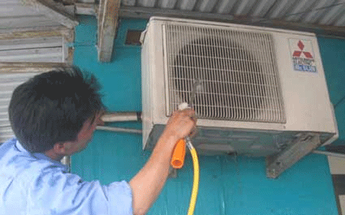 Mẹo dùng điều hòa vừa mát, vừa tiết kiệm điện trong ngày nắng nóng cực điểm - 4 Cục nóng cần được lắp cách tường ít nhất 30cm