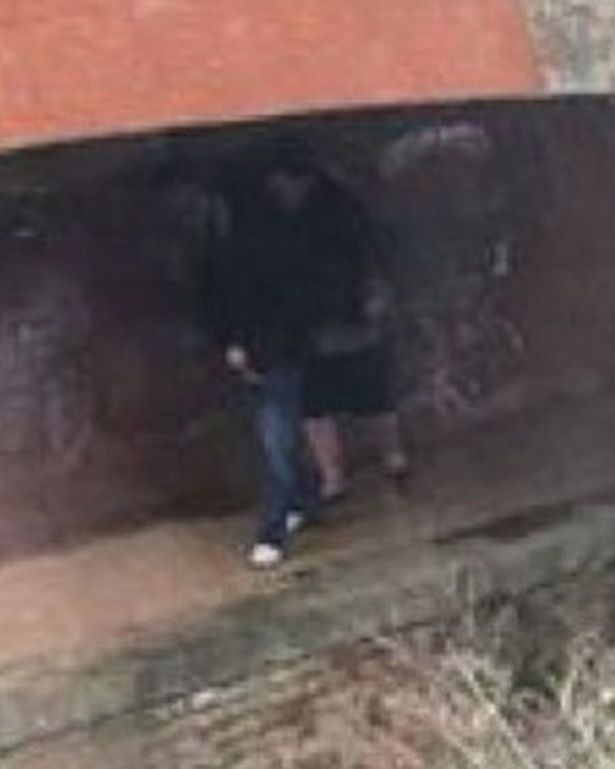 3 lần bất đắc dĩ nhìn thiên hạ "mây mưa" từ cửa sổ phòng khách - 2