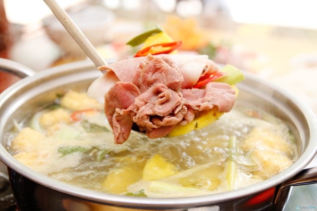 Điểm danh những món lẩu đắt khách cho mùa hè Hà Nội - 3 Lẩu bò nhúng dấm được rất nhiều thực khách ưa chuộng. (Ảnh: Internet)