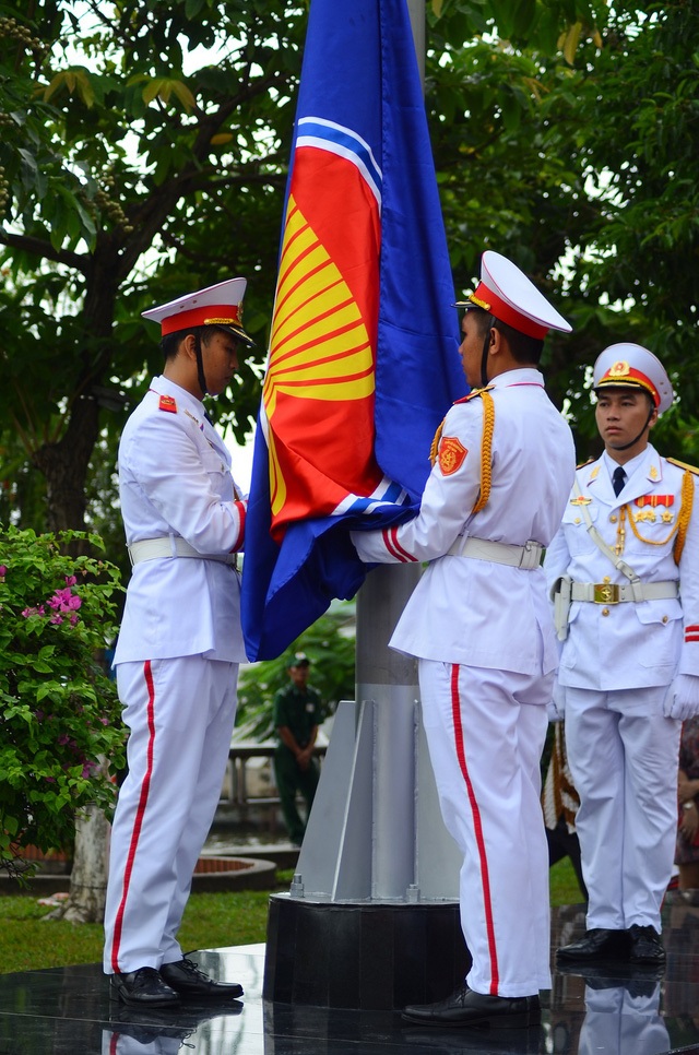 TPHCM cấm xe nhiều tuyến đường dịp 50 năm thành lập ASEAN - 1 Năm 2015, TPHCM tổ chức Lễ thượng cờ ASEAN nhân kỷ niệm 20 năm Việt Nam tham gia ASEAN và 48 năm thành lập hiệp hội