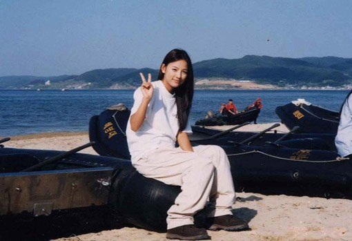 Ảnh thuở đôi mươi của Lee Hyori khiến fan mê mẩn - 3
Lee Hyori từng là thủ lĩnh của nhóm nhạc nữ nổi tiếng Fin.K.L.