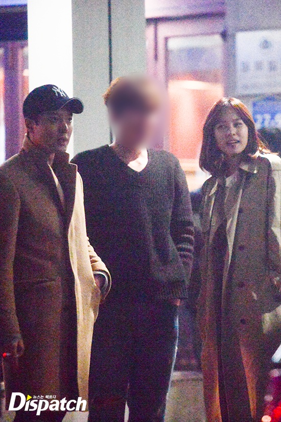 Lee Dong Gun bất ngờ thông báo đã lấy vợ - 2
Lee Dong Gun và Jo Yoon Hee lộ ảnh hò hẹn hồi tháng trước.