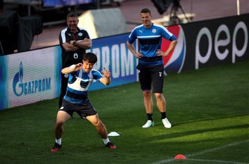 Các ông chủ người Thái Lan sang tận Madrid cổ vũ Leicester - 16
Nỗ lực tập luyện của Okazaki, cầu thủ được đánh giá cao ở ý thức tập luyện và thi đấu tại Leicester
