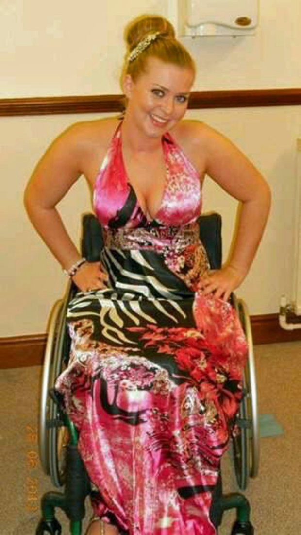 Cô gái khuyết tật bị bồ đá vì "đàn bà có một nửa" trở thành người mẫu - 2 Cô gái khuyết tật bị bồ đá vì "đàn bà có một nửa" trở thành người mẫu - 2