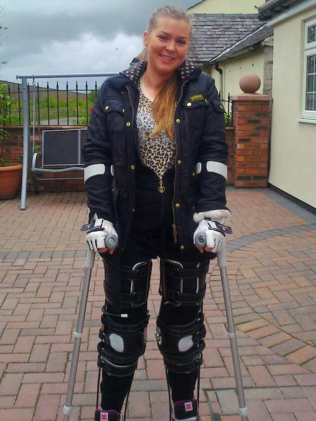 Cô gái khuyết tật bị bồ đá vì "đàn bà có một nửa" trở thành người mẫu - 4 Cô gái khuyết tật bị bồ đá vì "đàn bà có một nửa" trở thành người mẫu - 4