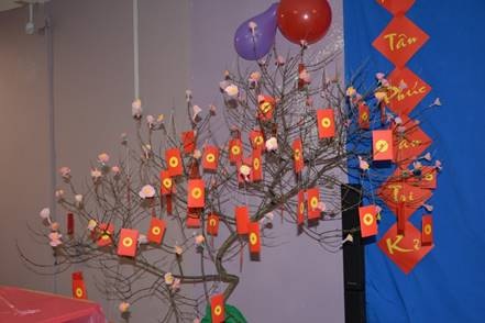 DHS Việt tại Nga rộn ràng chuẩn bị đón Xuân mới - 9
Những phong bao lì xì đỏ thắm chứa đựng những niềm vui nho nhỏ, và hứa hẹn cho mỗi cá nhân một năm học mới thắng lợi, may mắn.