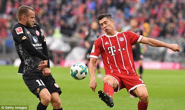 Thắng lợi giòn giã, Bayern Munich vẫn xếp thứ 2 Bundesliga - 2 Lewandowski lập cú đúp trong trận đấu thứ 100 khoác áo Bayern Munich